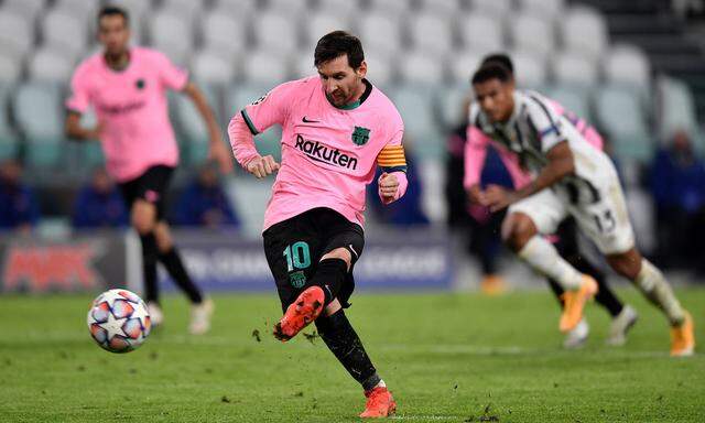 Lionel Messi of Barcelona scores on penalty the goal of 0-2 during the Champions League Group Stage G football match bet