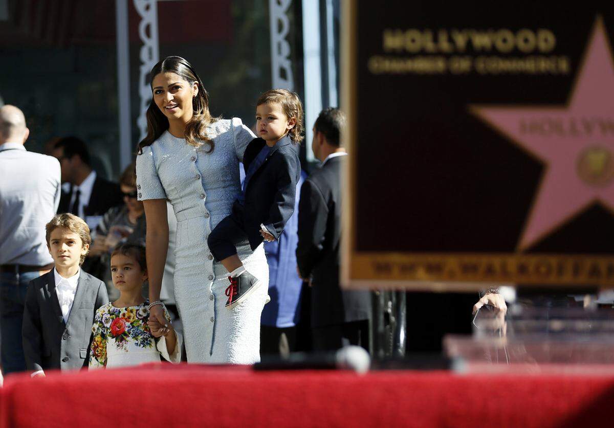 Begleitet von seiner brasilianischen Ehefrau Camila Alves und den drei gemeinsamen Kindern erschien der 45-Jährige bei der Zeremonie am 17. November im weißen Anzug und zeigte sich hocherfreut über die Auszeichnung.
