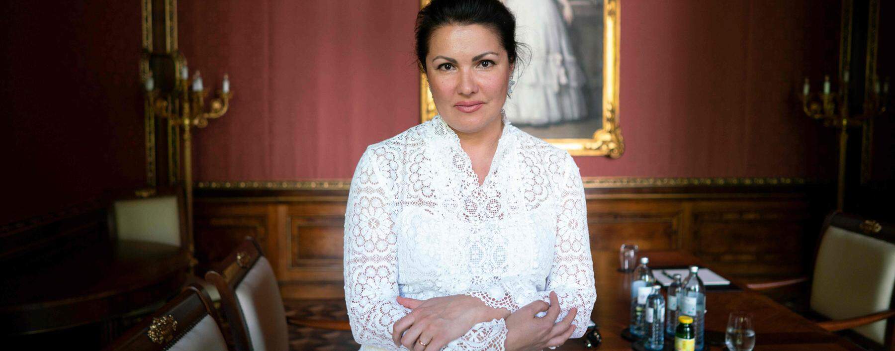 Anna Netrebko sagte in Salzburg eine von drei Vorstellungen ab, jetzt auch in Bayreuth: Ihr Debüt auf dem Grünen Hügel findet nicht statt.