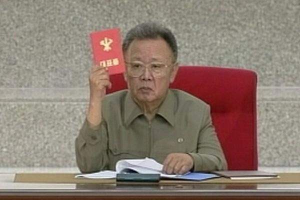 Vom Privatleben des Kim Jong-il wusste und weiß man nicht viel. Er war viermal verheiratet und hat vier eheliche Kinder.
