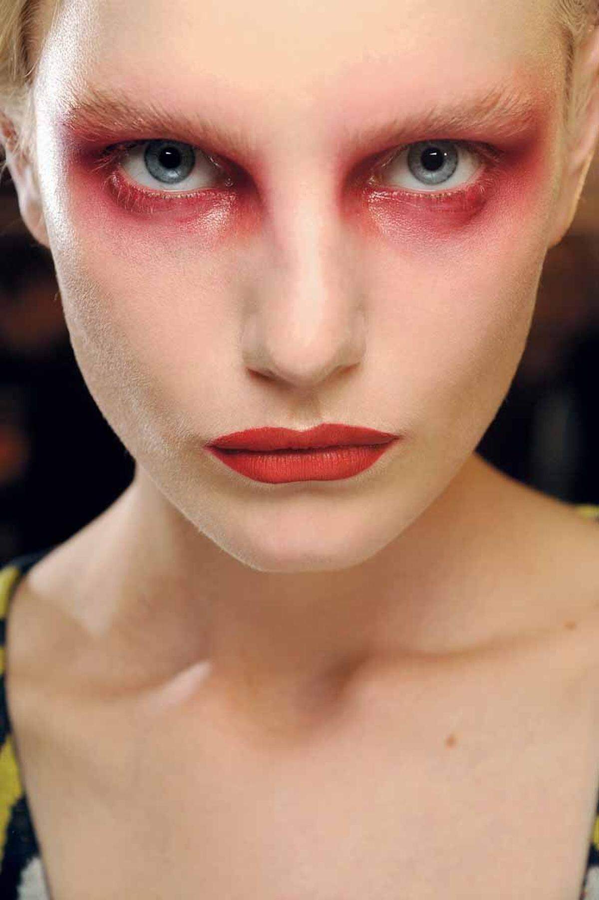 Wohl eher für eine Themenparty geeignet ist das Make-up von Gareth Pugh.