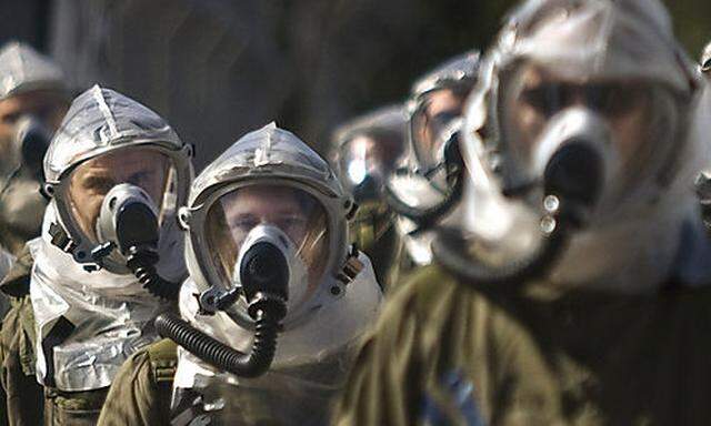 Symbolbild: Israelische Soldaten bei einer Atemschutzübung