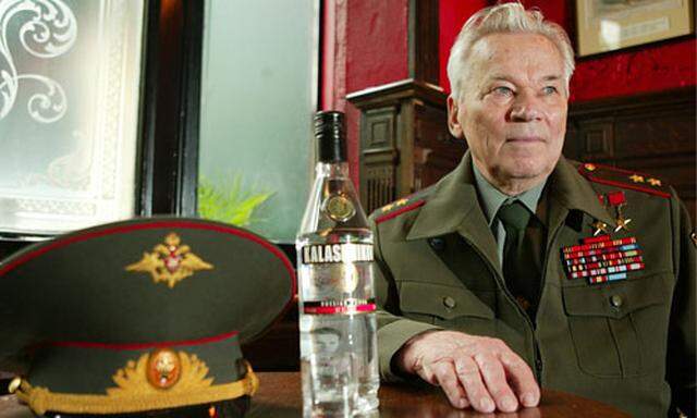 Mikhail Kalashnikov wirbt für Vodka