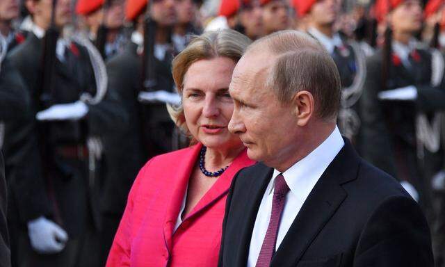 Archivaufnahme: Kneissl und Putin
