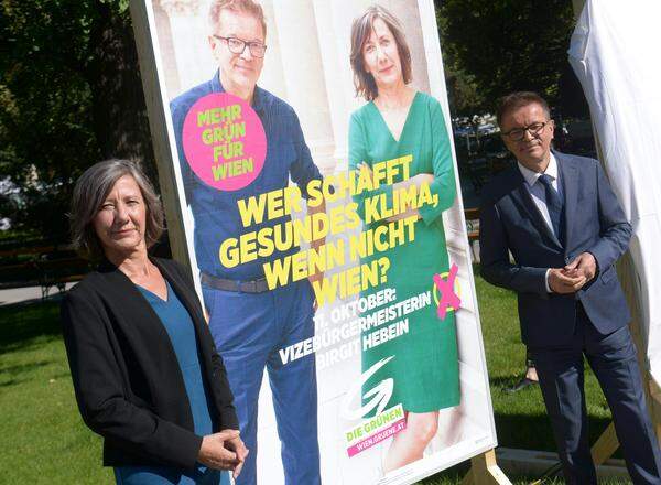 Aber auch die Wiener Grünen holen sich Unterstützung: Für viele überraschend, wird neben Wien-Chefin Birgit Hebein auch Rudi Anschober plakatiert. Es wird gehofft, von den hohen Beliebtheitswerten des Gesundheitsministers profitieren zu können.