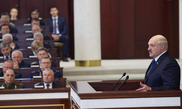 News Bilder des Tages MINSK, BELARUS - MAY 26, 2021: Belarus President Alexander Lukashenko speaks during a meeting with