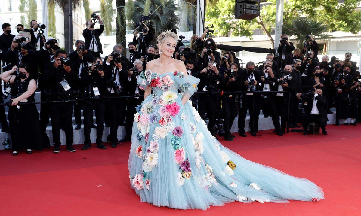 Sharon Stone in Tüll, Tüll, Tüll und Dolce &amp; Gabbana. Für dieses Kleid muss man das Querformat bedienen.