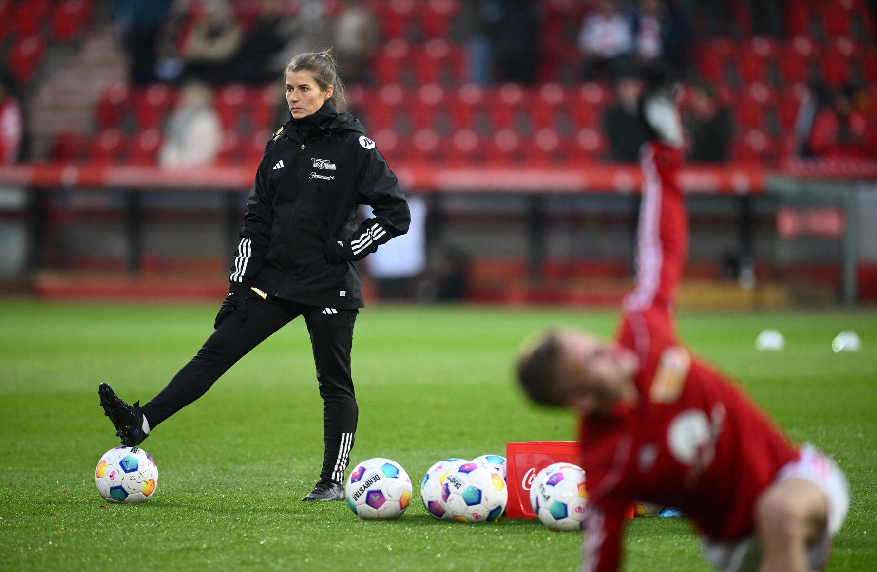 Marie-Louise Eta: Wer ist „die Eiserne“, die als Cheftrainerin von Union Berlin Geschichte schreibt? [premium]