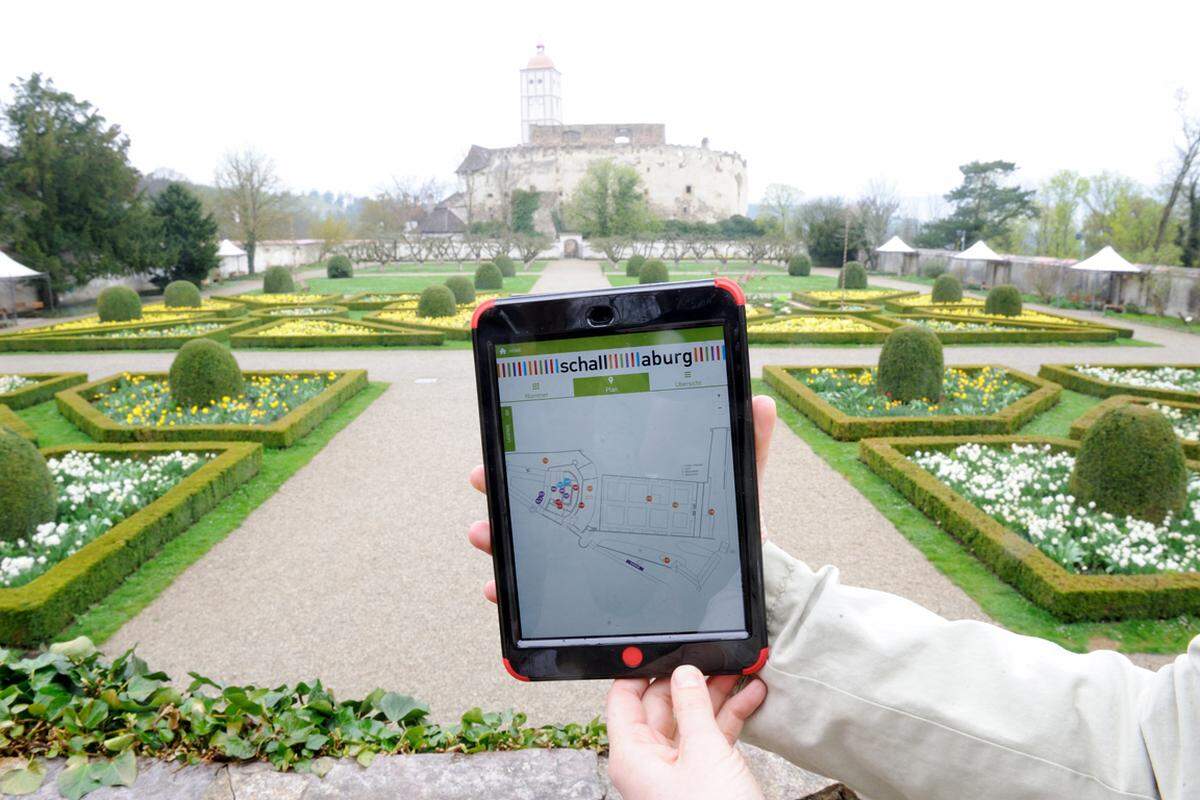 Der Vorteil der App: Man kann sich jede Burggeschichte mehrmals anhören - oder auch vorzeitig aufhören, falls sie einen nicht interessiert. Wem das Erkunden per App zu unpersönlich ist, kann nach wie vor eine klassische Führung buchen.