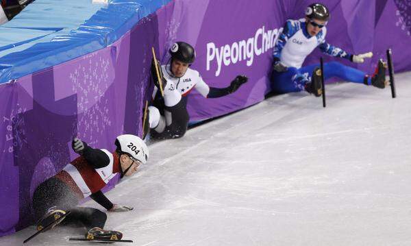 Triple-Crash, beim Short-Track nichts Ungewöhnliches