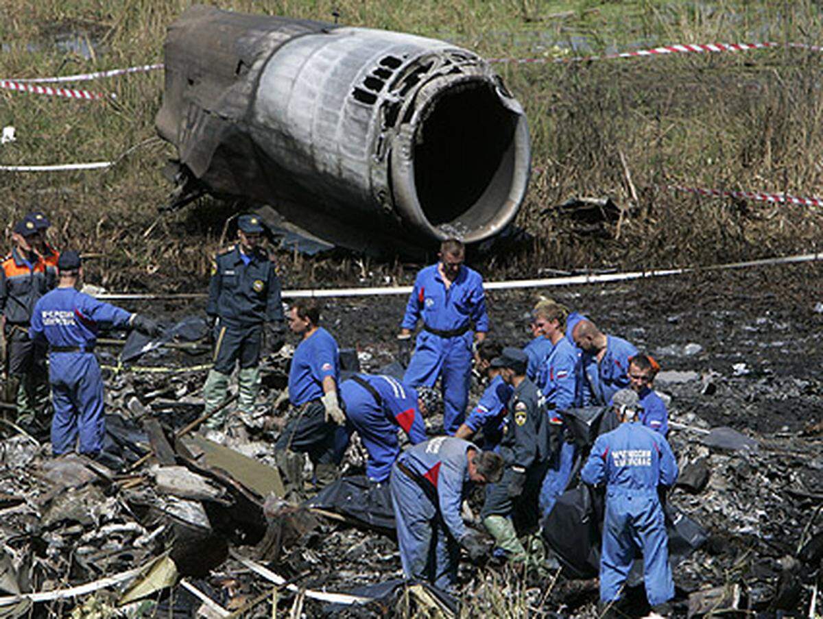 Beim Absturz einer russischen Passagiermaschine vom Typ Tupulew 154 in der Ukraine sterben alle 170 Menschen an Bord. Die Maschine der Gesellschaft Pulkowo Airlines war unterwegs von der südrussischen Stadt Anapa nach St. Petersburg.