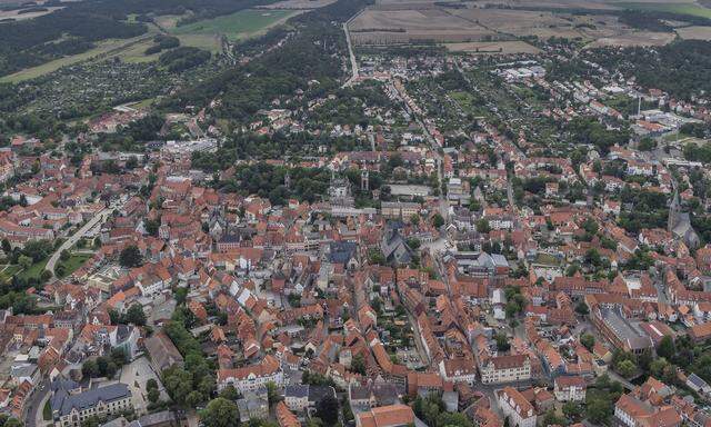 Der Ziegelkonzern Wienerberger arbeitet mit dem deutschen Start-up Airteam, um mittels Drohnen Ziegeldächer zu vermessen.