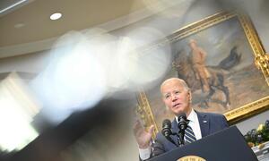 Die oppositionellen US-Republikaner hatten am Mittwoch ein Hilfspaket in Höhe von 106 Milliarden Dollar (rund 98 Milliarden Euro) für Israel und die Ukraine blockiert. US-Präsident Joe Biden wirbt für ein Ende der Blockade.