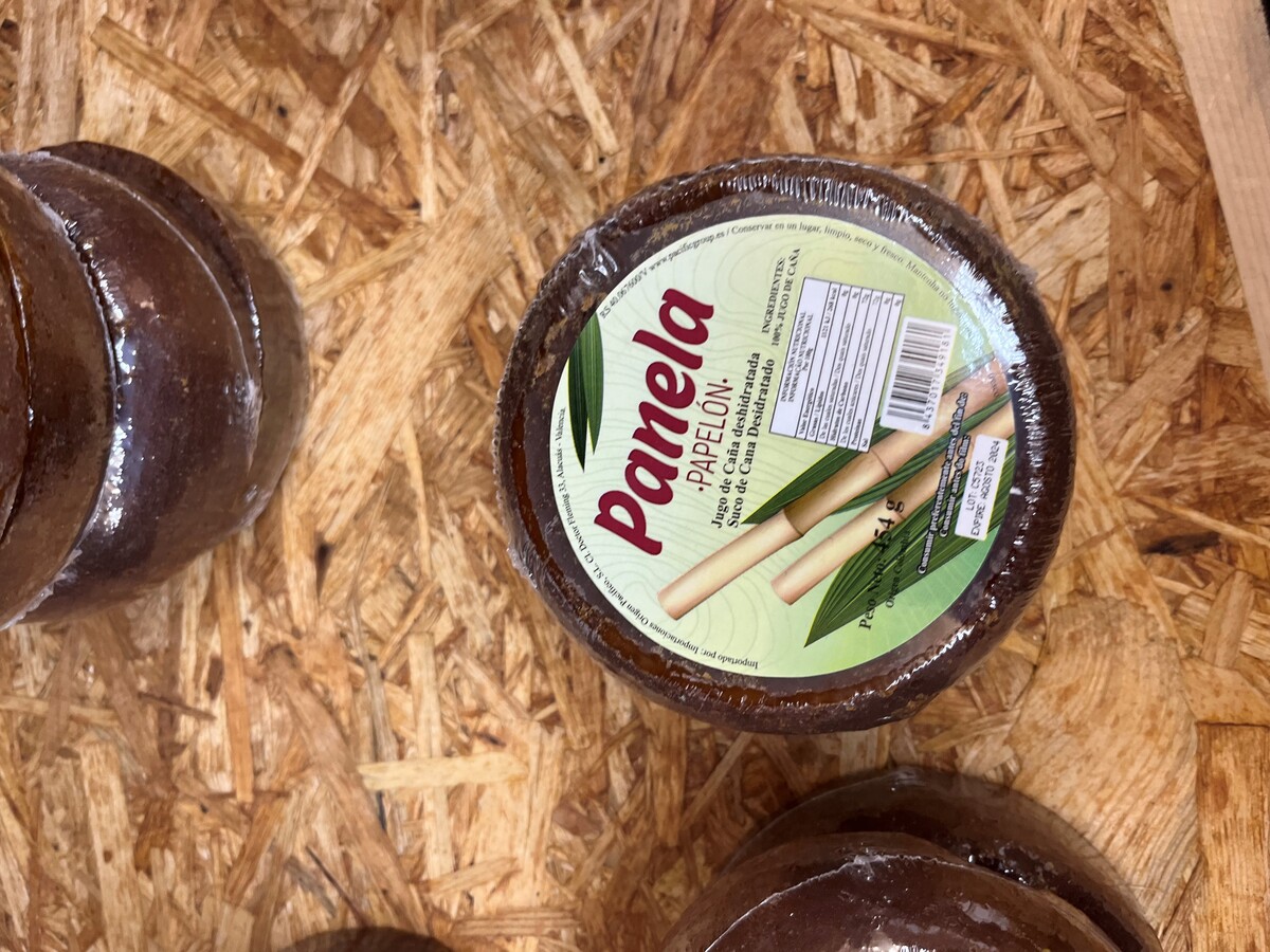 Getrockneter Zuckerrohrsaft für die Limo.