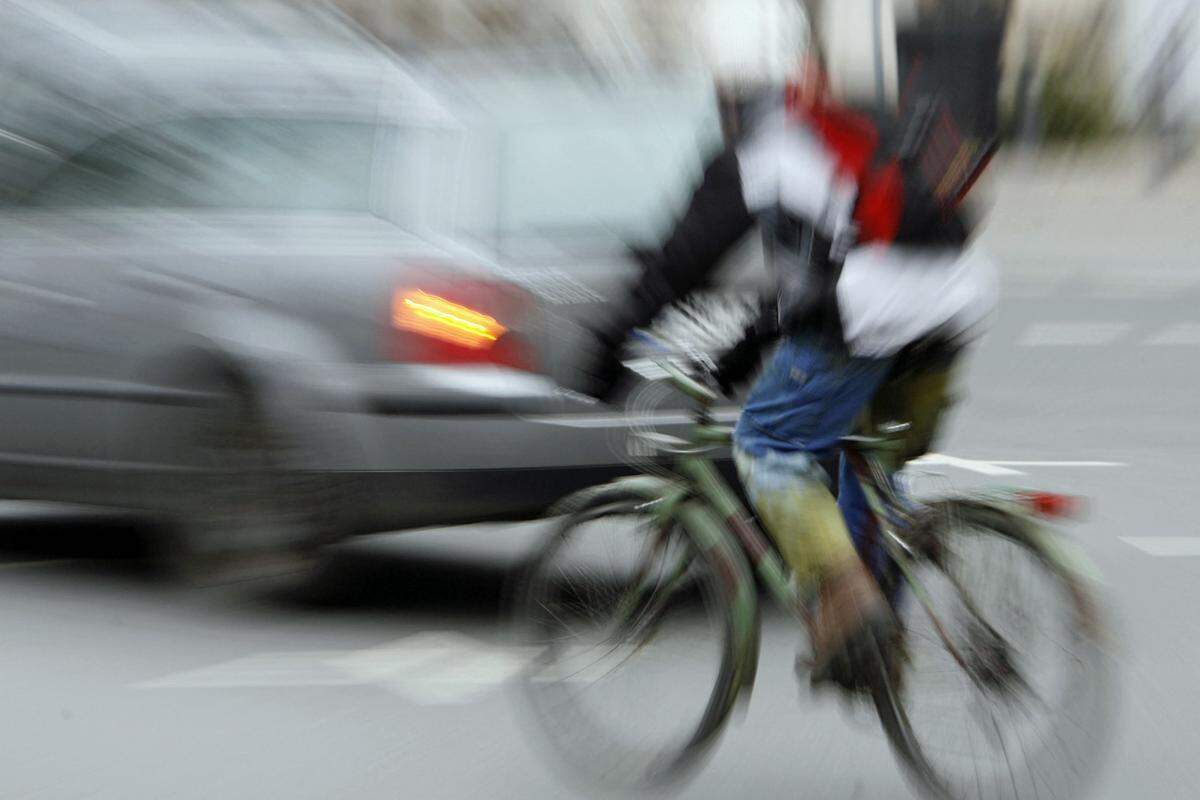 Das Einhalten von Geschwindigkeitsbegrenzungen ist für Radfahrer in Connecticut besonders wichtig. Fahren diese nämlich schneller als 65 Meilen pro Stunde (etwa 105 km/h), so dürfen sie von der Polizei gestoppt werden. Ob die dann an das Olympische Fahrrad-Team weitervermittelt werden, ist im Gesetz nicht verankert.
