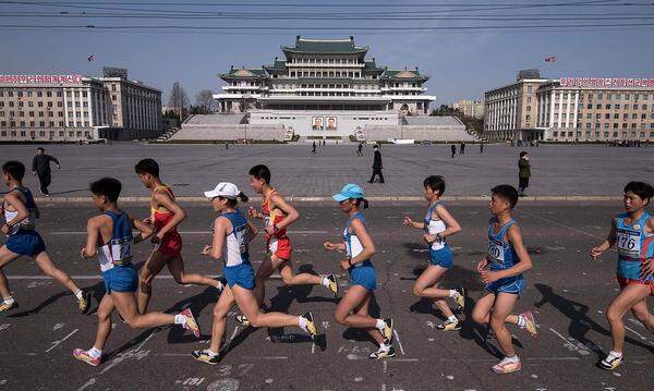 Gruppenevents, wie dieser Marathon Anfang April, an dem auch Ausländer teilnahmen, nehmen einen wichtigen Teil in der Freizeit der Nordkoreaner ein.