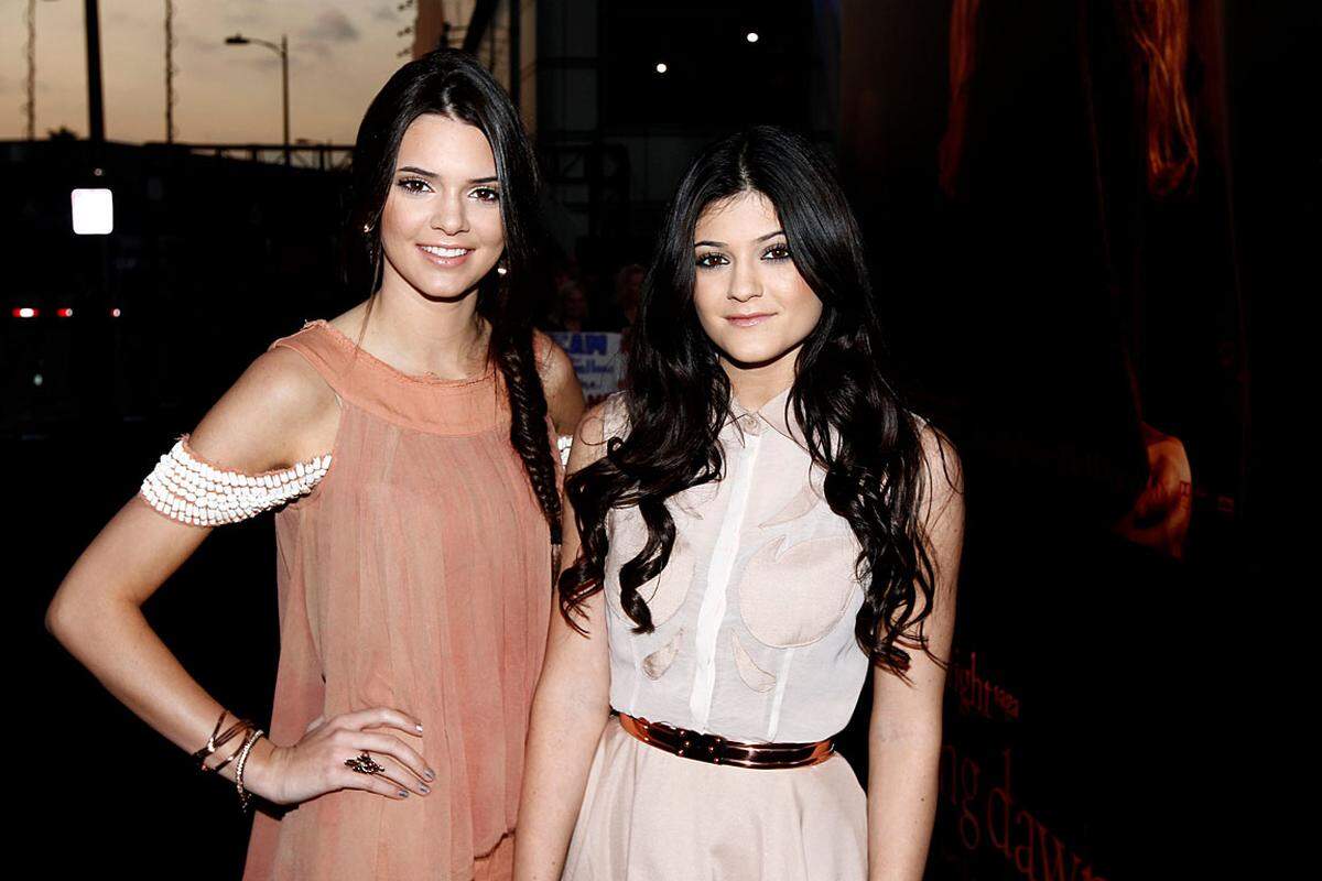 Nicht im Cast angeführt, trotzdem am Teppich: Kendall und Kylie Jenner vertraten den Kardashian-Clan.