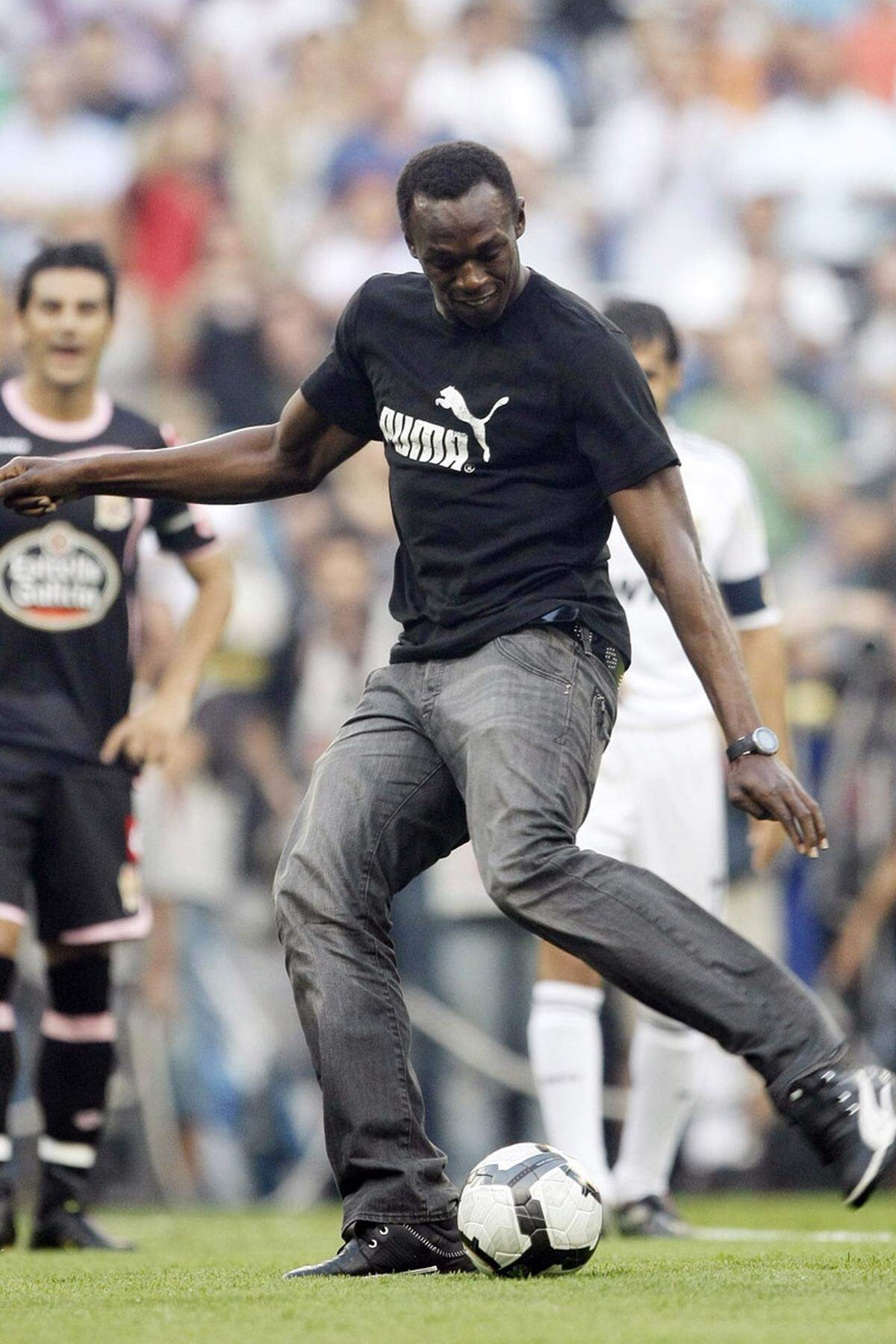 Beim Ehrenanstoß im Santiago Bernabeu zum Spiel zwischen Real Madrid and Deportivo Coruna kam Bolt seinem Traum vom Profifußball noch am nächsten.