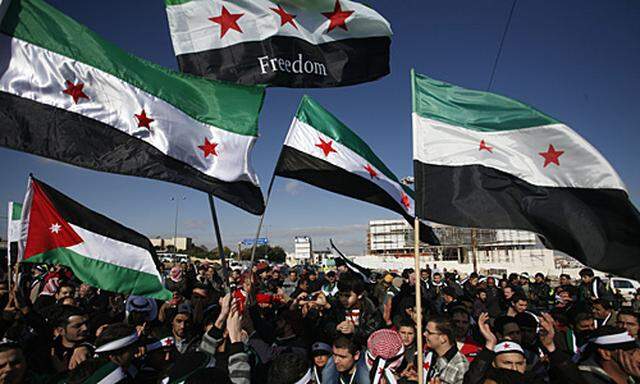Wieder gingen in Syrien Zehntausende auf die Straßen, um gegen das Assad-Regime zu protestieren.