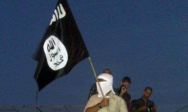 Die Flagge des IS ist im Irak und in Syrien mittlerweile allgegenwärtig