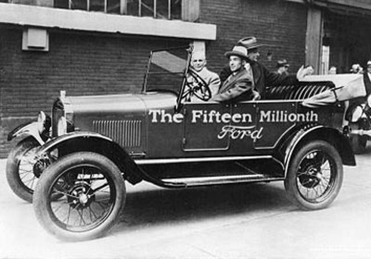 Mehr als 15 Millionen Model T wurden bis zu seiner feierlichen Produktionseinstellung am 26. Mai 1927 verkauft. Dieser Rekord wurde erst in den Siebziger Jahren gebrochen.
