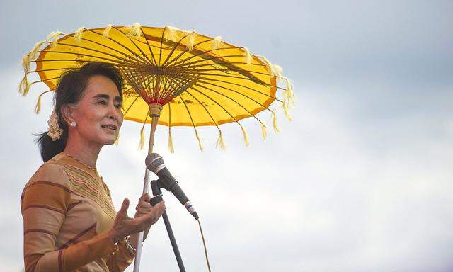 Ein Archivbild aus dem Jahr 2015, mittlerweile wird Aung San Suu Kyi vom Militärregime juristisch verfolgt.