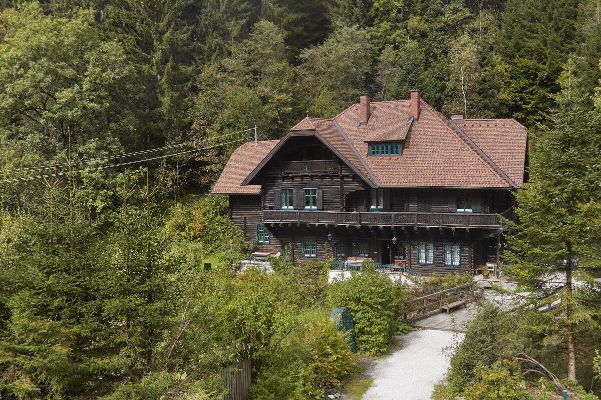 Einst Gästehaus des Barons Gutmann, wurde das herrschaftliche Jagdhaus im steirischen Murtal um 1900 errichtet...