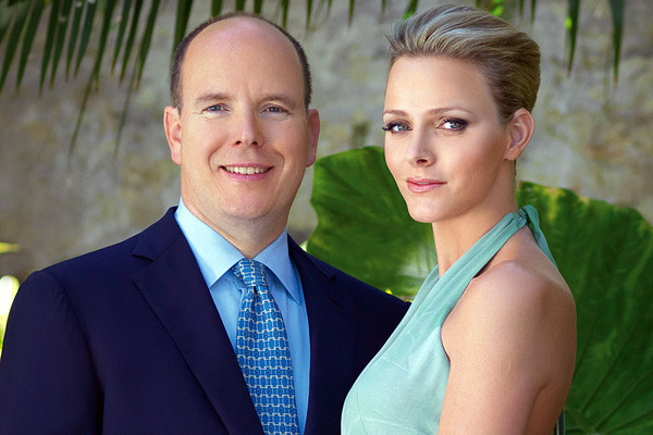 Kein Wunder, dass er lange als besonders gute Partie auf dem Heiratsmarkt des Hochadels galt. Doch damit ist es nun vorbei: Mit 53 Jahren heiratete er am 1. (standesamtlich) und 2. Juli (kirchlich) seine 20 Jahre jüngere Freundin Charlene Wittstock. 