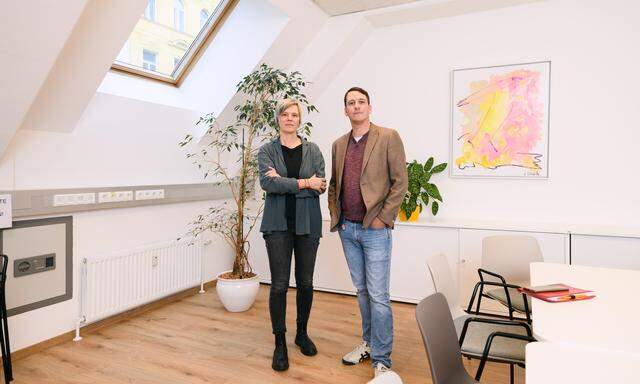 Elisabeth Hammer (Neunerhaus) und Markus Hollendohner (FSW) wollen Obdachlose möglichst in Wohnungen bringen. 