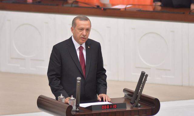 Turkey s new President Recep Tayyip Erdogan takes oath of office at the parliament in Ankara Turkey