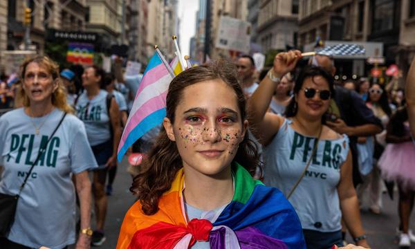 Der jährliche Pride March erinnert an die Stonewall-Unruhen von 1969.