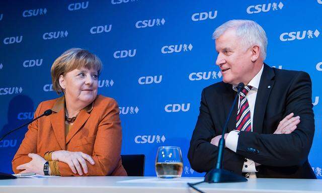 Die gemeinsame Presskonferenz von Angela Merkel und Horst Seehofer machte keinen ganz gelösten Eindruck.