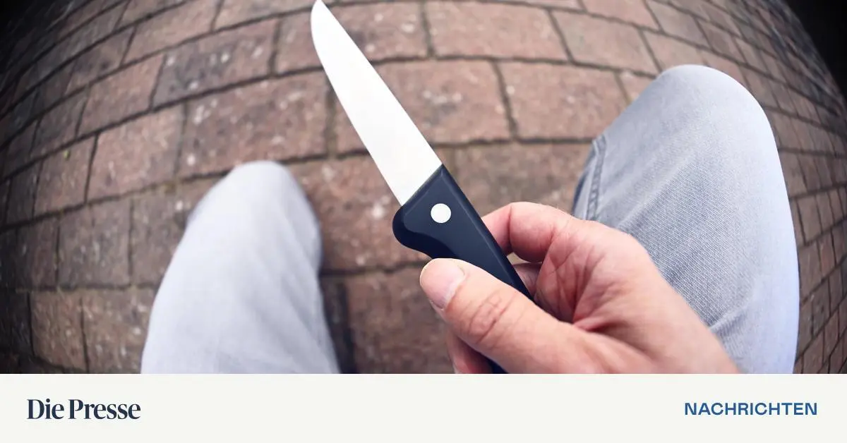 Boss is not allowed to give orders with a knife