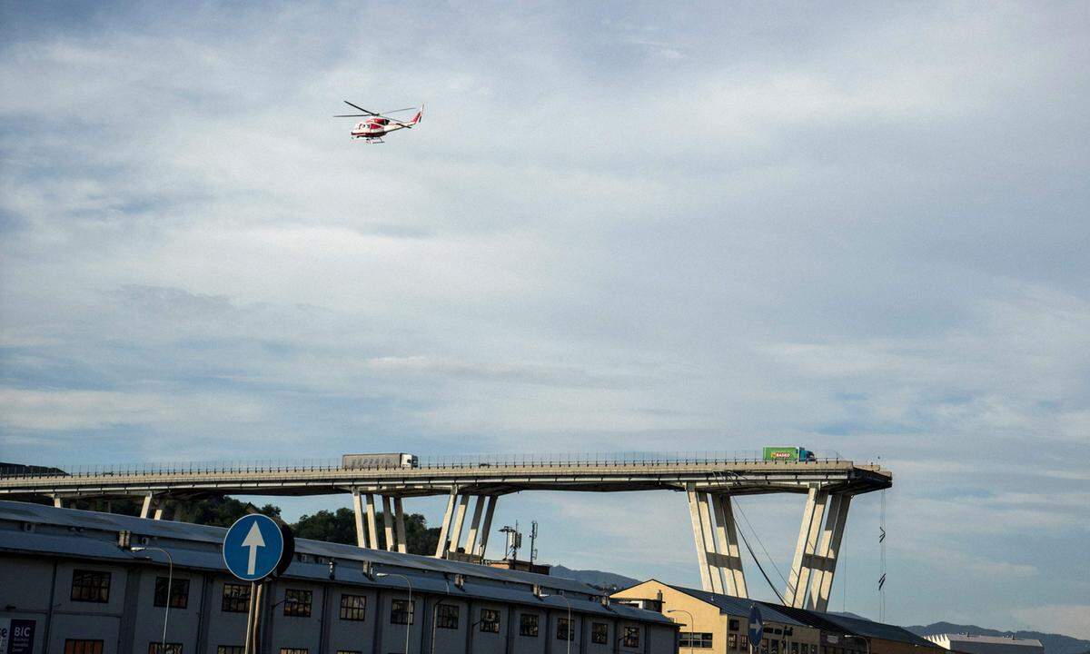 Kritik gab es an dem nun eingestürzten Polcevera-Viadukt wegen hoher Baukosten schon seit seiner Erbauung. Doch auch kostspielige Renovierungen sorgten immer wieder für Diskussionen.