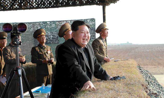 File picture shows North Korean leader Kim Jong Un watching a rocket firing drill by anti-aircraft units of the Korean People´s Army