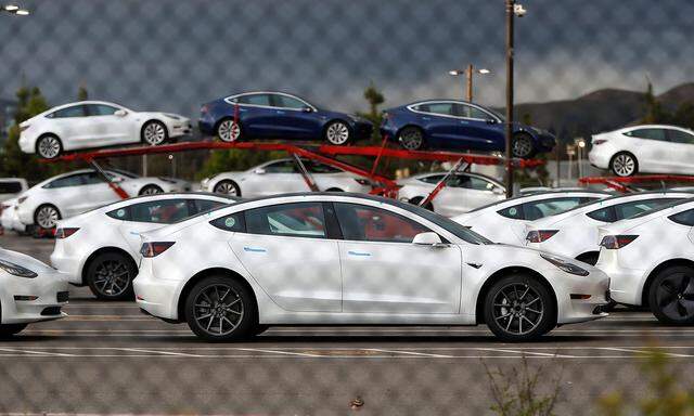 Teslas, aufgenommen im Mai beim Werk in Fremont, Kalifornien.