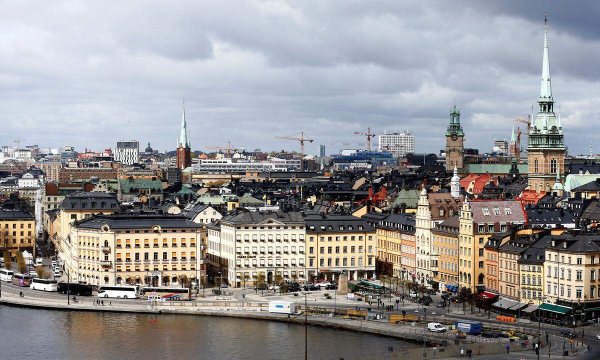 Es geht in den bekanntlich teuren Norden Europas – und der wird auch in Sachen Eisgenuss seinem Ruf gerecht. Den Anfang macht die schwedische Hauptstadt Stockholm mit stolzen 3,25 Euro für eine Portion Eis.