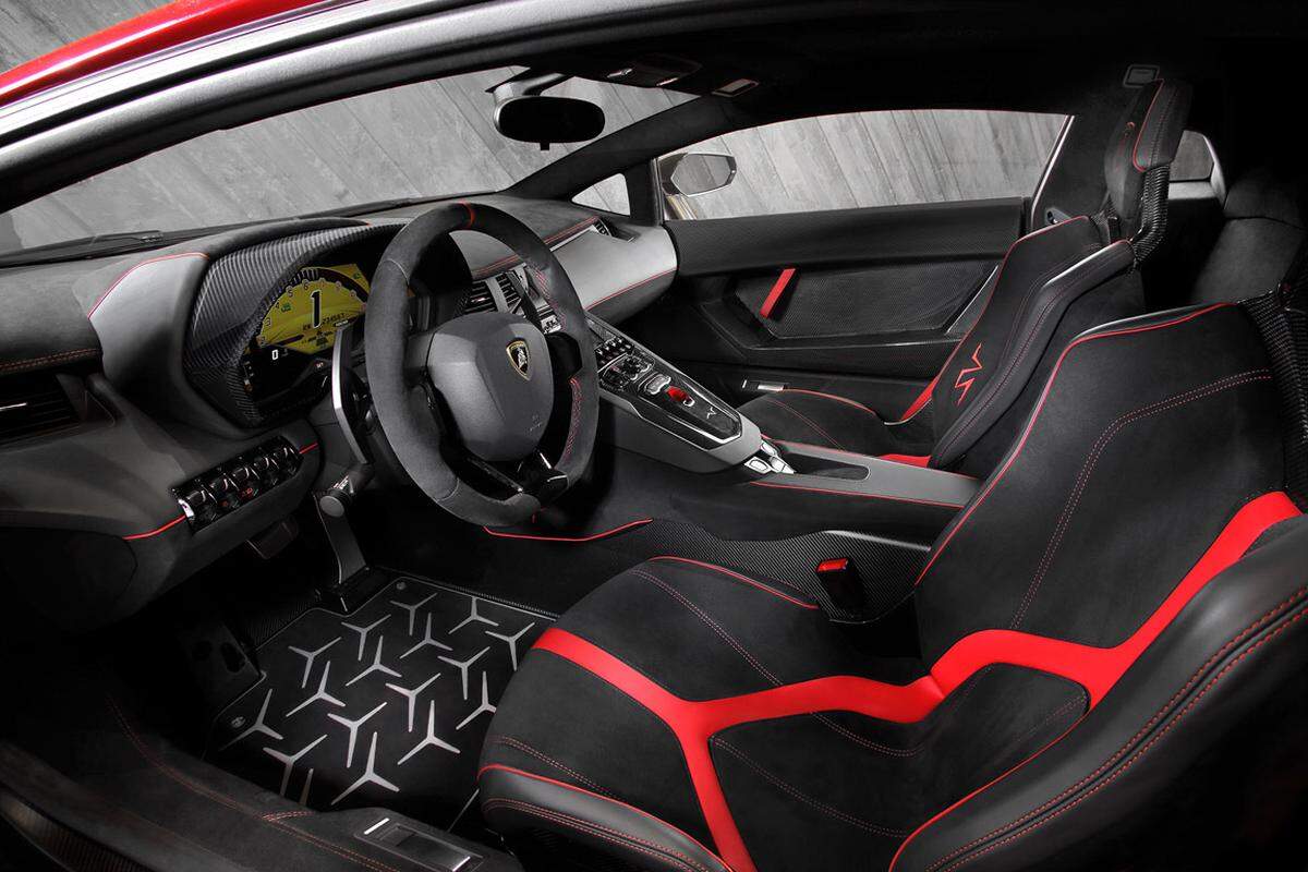 Auf ein Infotainmentsystem hat Lamborghini aus Gewichtsgründen verzichtet, auf Wunsch übernehmen die Italiener den Einbau.