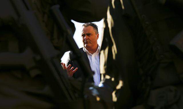 Austrian Defence Minister Doskozil talks to members of the armed forces in Vienna