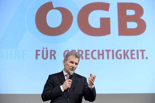 Auf die SPÖ folgte Mittwochabend der ÖGB, dessen Präsident Erich Foglar gleich zu Feierbeginn die Gewerkschaft noch älter machte: Eigentlich gibt es diese in Österreich nämlich schon seit 170 Jahren, betonte er. Die vergangenen 70 Jahre seien aber die erfolgreichsten gewesen, da der ÖGB mit einer Stimme gesprochen habe. Vehement warnte Foglar davor, die Pflichtmitgliedschaft in den Kammern leichtfertig aufs Spiel zu setzen.