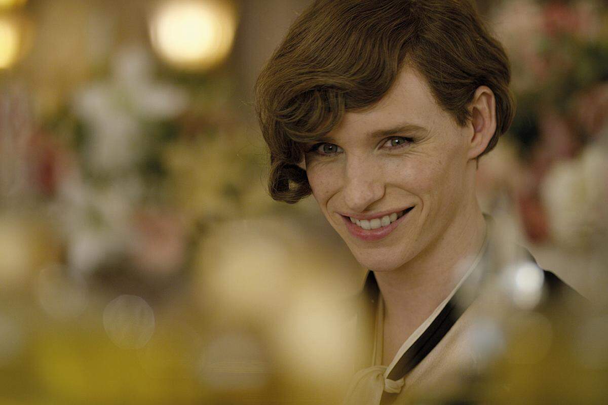 Eddie Redmayne in ''The Danish Girl''   "The Danish Girl" erzählt die Geschichte der intersexuellen Malerin Lili Elbe (Redmayne), die noch als Einar Wegener die Malerin Gerda (Alicia Vikander) geheiratet hatte. 