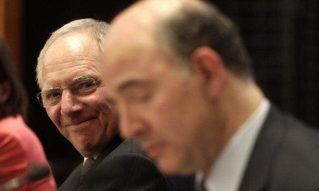 Germany's Finance Minister Schauble and French Finance Minister Moscovici attend a meeting at the French National School of Administration in Strasbourg