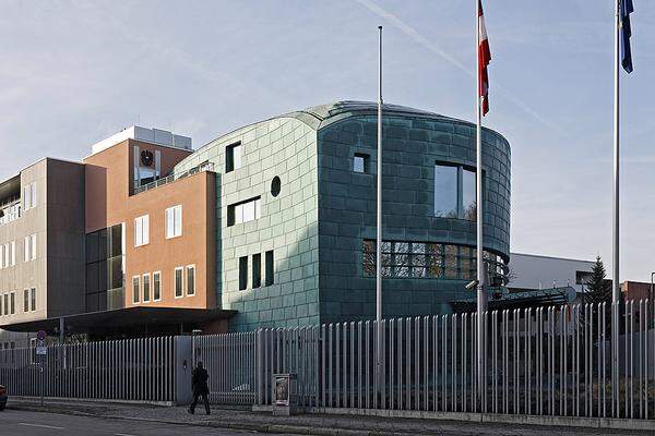 Hollein entwarf auch die Österreichische Botschaft in Berlin, eröffnet 2001.