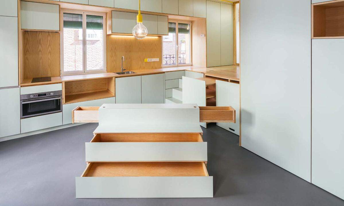 Schon der Name des Projekts "Yojigen Poketto" – vierdimensionale Hosentasche – betont das Problem des Apartments: es ist klein.