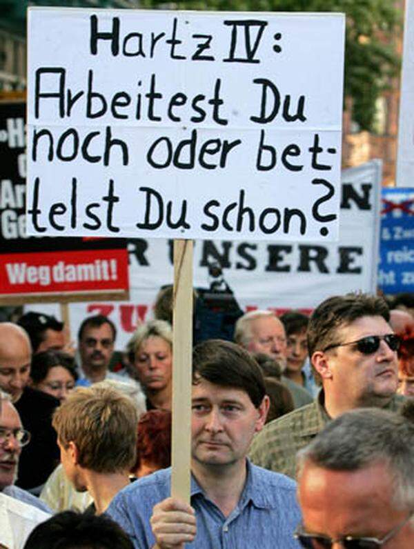 "Wenn man sich das anschaut, ist das kleinste Problem von Hartz-IV-Empfängern das Untergewicht." So kommentierte der SPD-Politiker eine Studie, die belegte, dass immer mehr Kinder hungrig zur Schule kommen. 2008 legte er übrigens einen "Menüplan" vor um zu beweisen, dass ein Hartz-IV-Empfänger von den ihm zustehenden 4,25 Euro pro Tag leben könne.