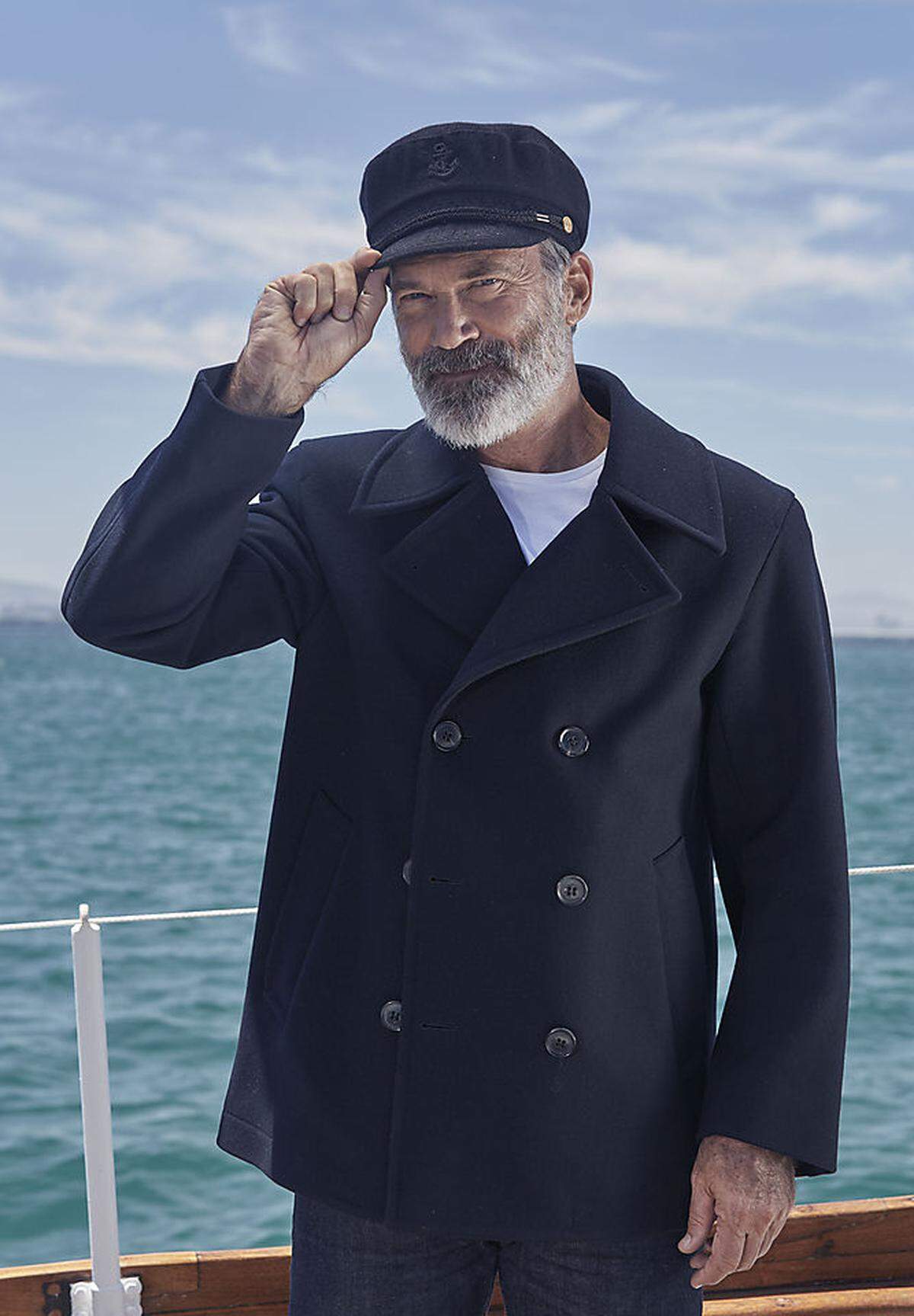 Iglo hat sich einen neuen Käpt'n geangelt: Der Italiener Riccardo Acerbi wurde zum neuen Gesicht der ikonischen Werbekampagne des Tiefkühl-Lebensmittelkonzerns. Auch in Österreich wird der 56-Jährige Fisch für Kinder bewerben - wir sagen: Moin.