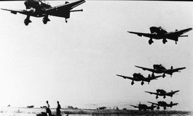 Juli 1941: Deutsche Junkers heben zum Angriff auf Russland ab.