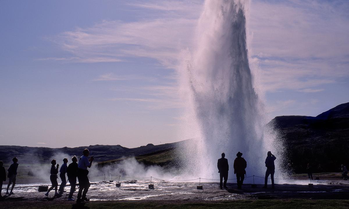 Verlässlichster Geysir Islands ist der Strokkur.