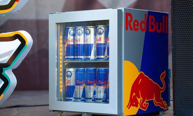 Der Energydrinkhersteller Red Bull hat im Jahr 2023 neue Bestmarken in der Firmengeschichte erzielt.