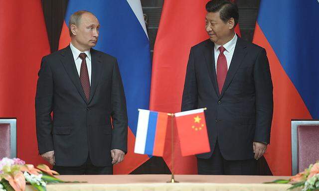 Wladimir Putin traf in Shanghai auf Xi Jinping.